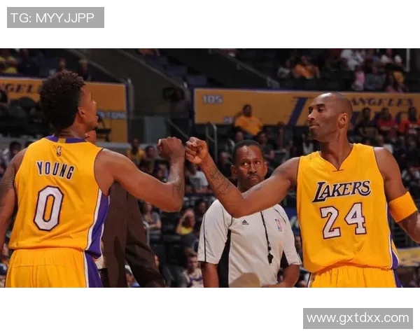 07年科比带领湖人对决开拓者的经典对抗赛回顾与分析